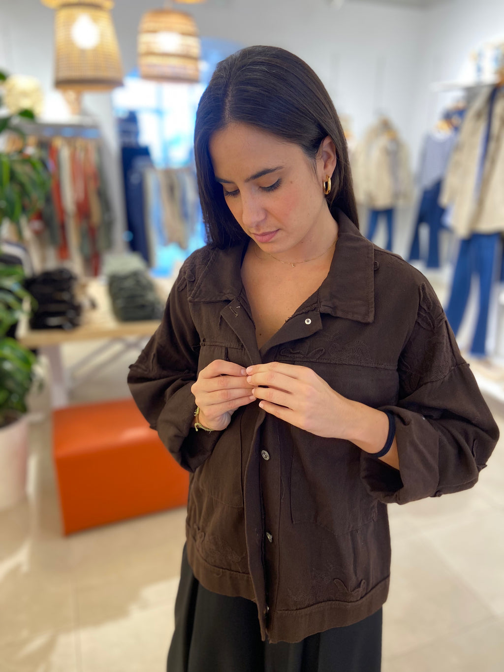 CHAQUETA BORDADA CHOCOLATE