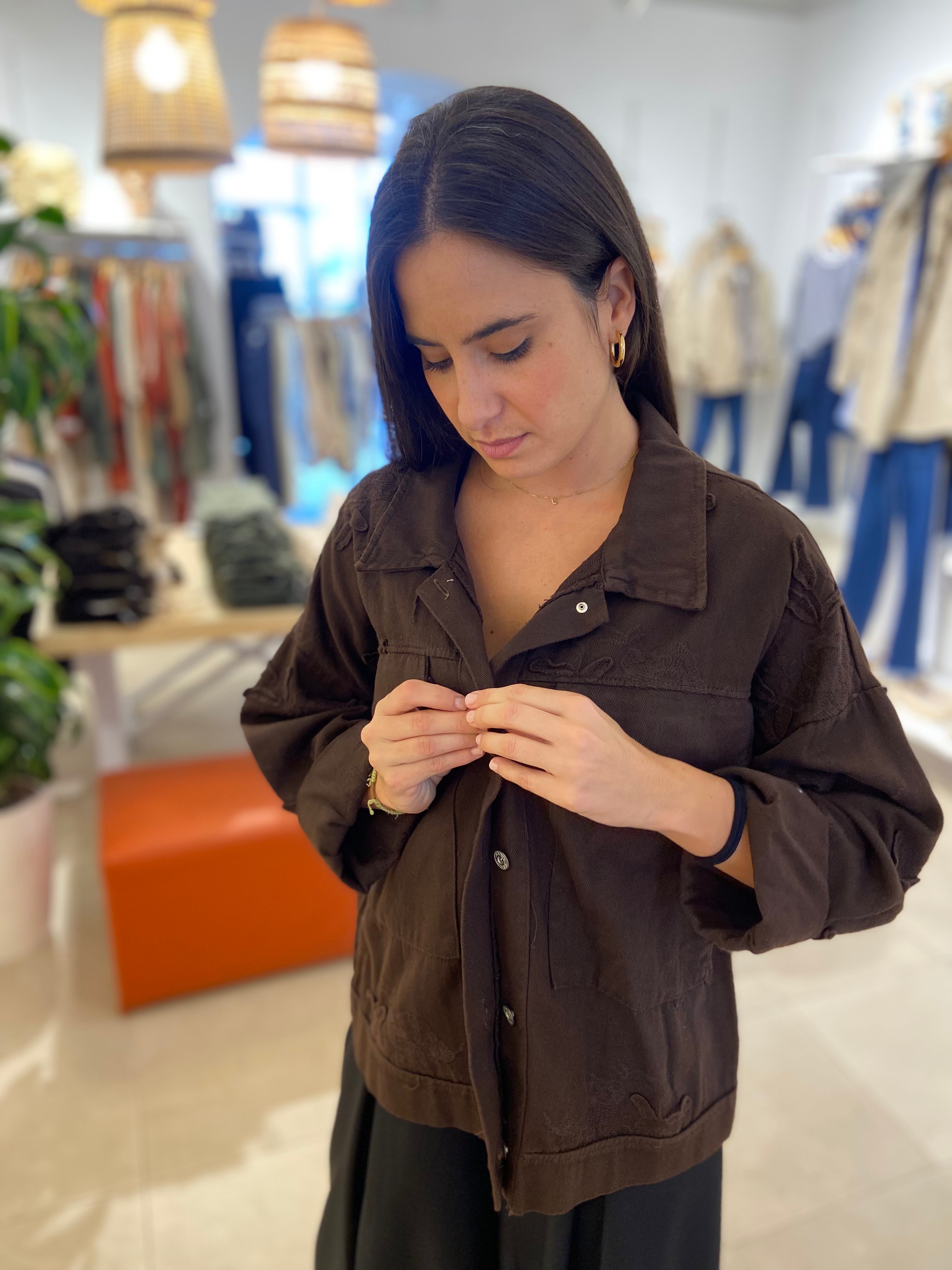 CHAQUETA BORDADA CHOCOLATE