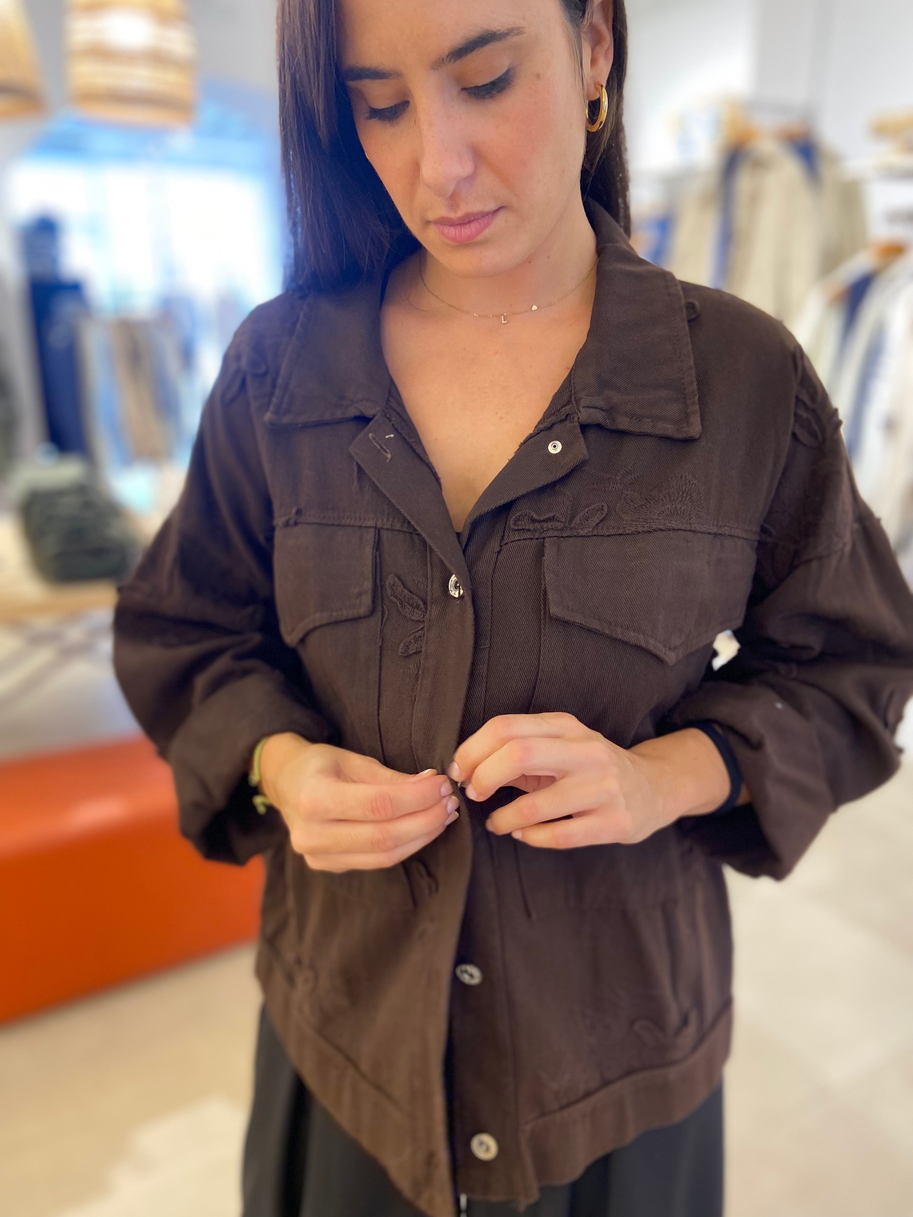 CHAQUETA BORDADA CHOCOLATE